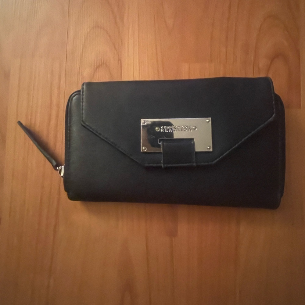 Kenneth Cole Womens Wallet Leather Clutch Zip Around $60 MSRP